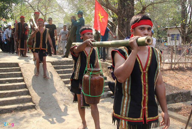 Độc đáo lễ cúng sức khỏe cho voi Tây Nguyên - Hình 4 Doc dao le cung suc khoe cho voi Tay Nguyen-Hinh-4