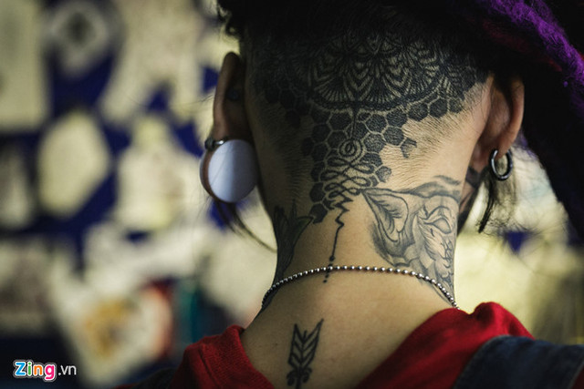 Cuộc sống của những thanh niên xăm kín mặt ở Sài Gòn - Hình 6 Cuoc song cua nhung thanh nien xam kin mat o Sai Gon-Hinh-6
