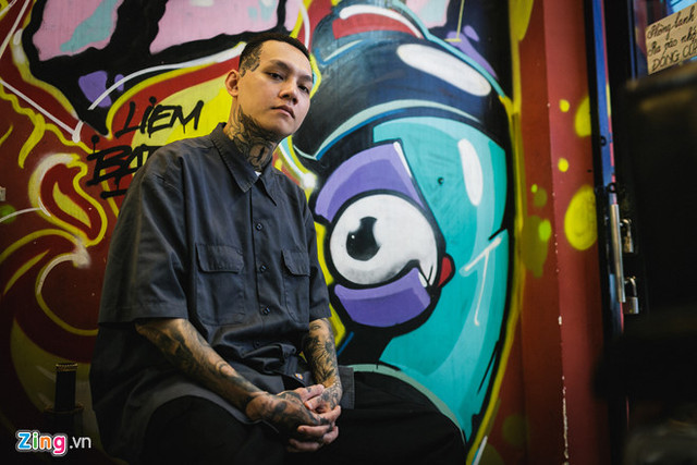 Cuộc sống của những thanh niên xăm kín mặt ở Sài Gòn - Hình 17 Cuoc song cua nhung thanh nien xam kin mat o Sai Gon-Hinh-17