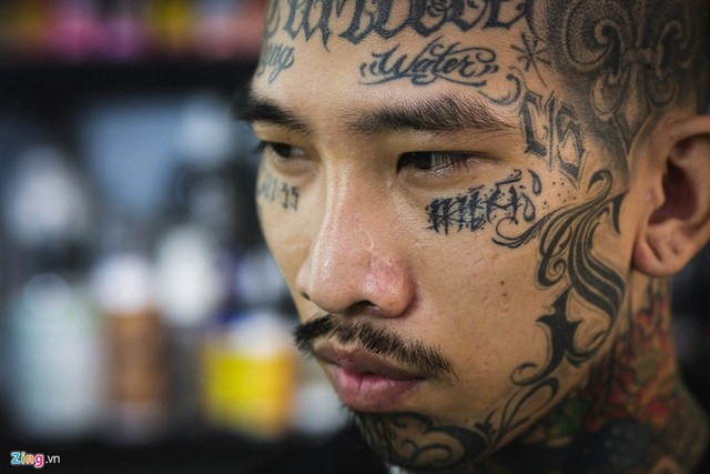 Cuộc sống của những thanh niên xăm kín mặt ở Sài Gòn - Hình 26 Cuoc song cua nhung thanh nien xam kin mat o Sai Gon-Hinh-26