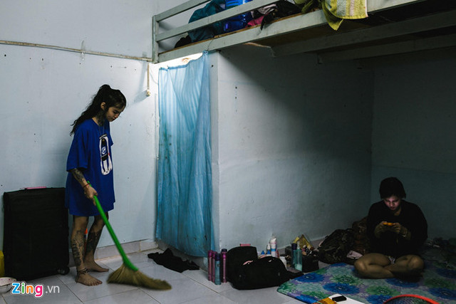 Cuộc sống của những thanh niên xăm kín mặt ở Sài Gòn - Hình 8 Cuoc song cua nhung thanh nien xam kin mat o Sai Gon-Hinh-8