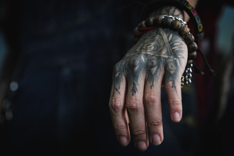 Cuộc sống của những thanh niên xăm kín mặt ở Sài Gòn - Hình 13 Cuoc song cua nhung thanh nien xam kin mat o Sai Gon-Hinh-13