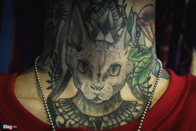 Cuộc sống của những thanh niên xăm kín mặt ở Sài Gòn - Hình 4 Cuoc song cua nhung thanh nien xam kin mat o Sai Gon-Hinh-4