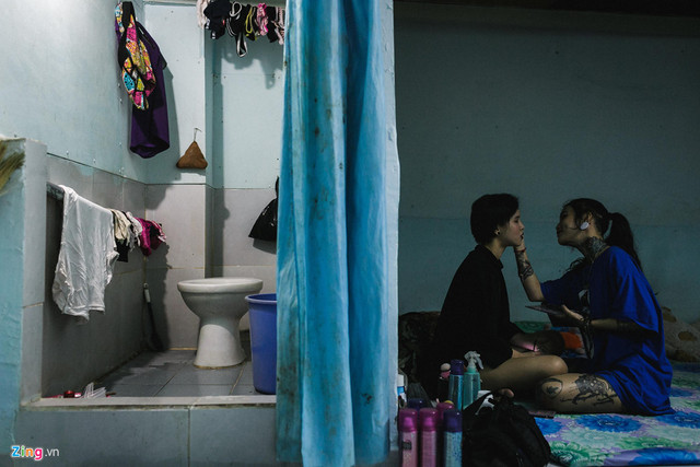 Cuộc sống của những thanh niên xăm kín mặt ở Sài Gòn - Hình 7 Cuoc song cua nhung thanh nien xam kin mat o Sai Gon-Hinh-7