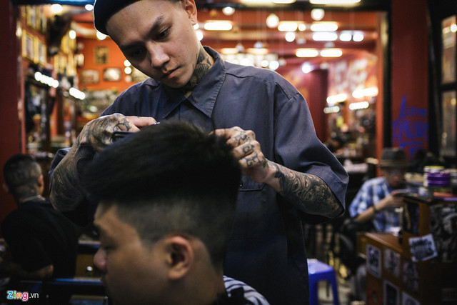 Cuộc sống của những thanh niên xăm kín mặt ở Sài Gòn - Hình 19 Cuoc song cua nhung thanh nien xam kin mat o Sai Gon-Hinh-19