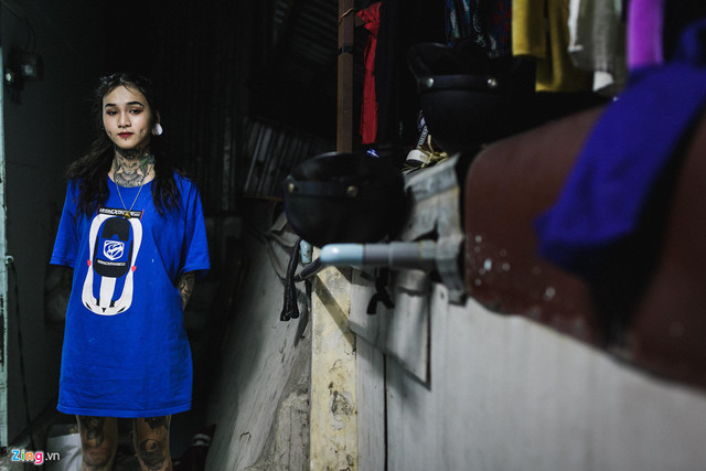 Cuộc sống của những thanh niên xăm kín mặt ở Sài Gòn - Hình 10 Cuoc song cua nhung thanh nien xam kin mat o Sai Gon-Hinh-10