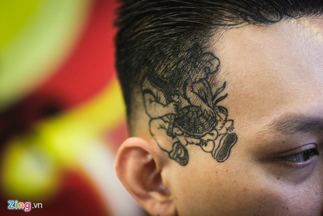 Cuộc sống của những thanh niên xăm kín mặt ở Sài Gòn - Hình 15 Cuoc song cua nhung thanh nien xam kin mat o Sai Gon-Hinh-15
