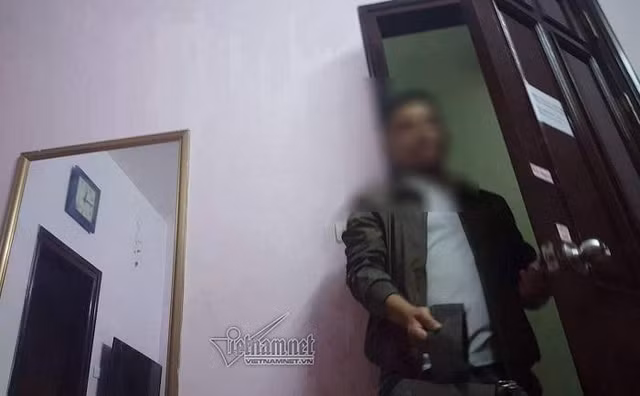 Mat-xa tai nha gia tien trieu, nhan vien toan 