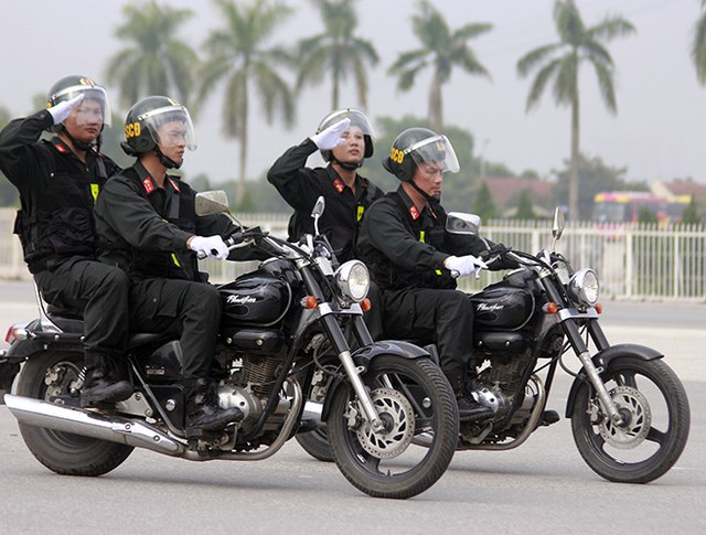 Cận cảnh dàn xe đặc chủng chống khủng bố của Công an Hà Nội Can canh dan xe dac chung chong khung bo cua Cong an Ha Noi