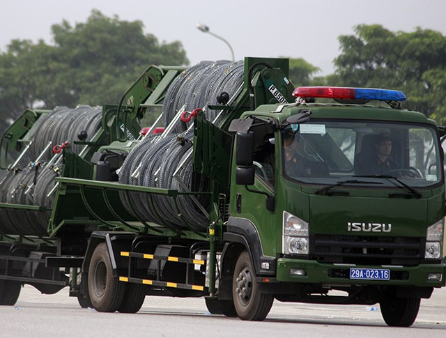 Cận cảnh dàn xe đặc chủng chống khủng bố của Công an Hà Nội - Hình 5 Can canh dan xe dac chung chong khung bo cua Cong an Ha Noi-Hinh-5