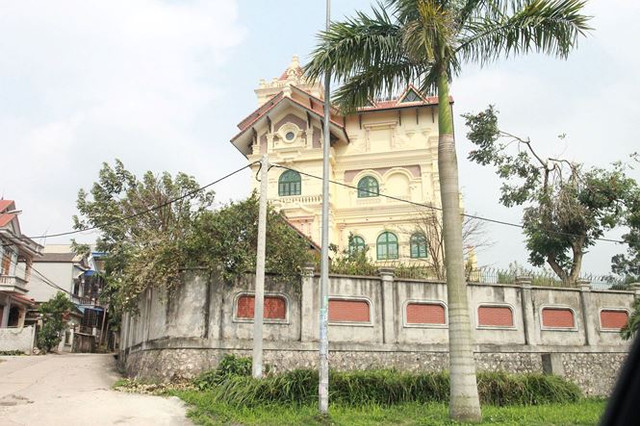 Sừng sững biệt thự sai phạm của cựu TGĐ TISCO vừa bị bắt - Hình 4 Sung sung biet thu sai pham cua cuu TGD TISCO vua bi bat-Hinh-4