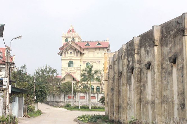 Sừng sững biệt thự sai phạm của cựu TGĐ TISCO vừa bị bắt - Hình 3 Sung sung biet thu sai pham cua cuu TGD TISCO vua bi bat-Hinh-3
