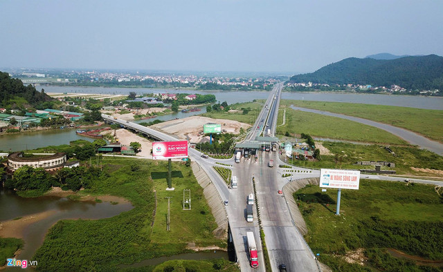 Quốc lộ hơn 2.400 tỷ sụt lún, chắp vá 'do mưa' Quoc lo hon 2.400 ty sut lun, chap va 'do mua'