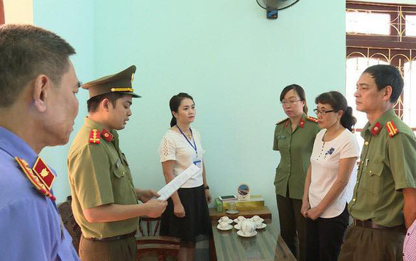 Phụ huynh dùng tiền nâng điểm cho con có thể bị phạt 20 năm tù Phu huynh dung tien nang diem cho con co the bi phat 20 nam tu