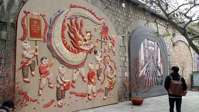 Hà Nội: Đục thông vòm cầu đá “trăm tuổi” trên phố Phùng Hưng Ha Noi: Duc thong vom cau da “tram tuoi” tren pho Phung Hung