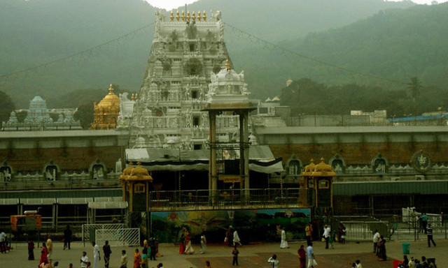 Tan muc ngoi den so huu 10 ty tan vang o An Do-Hinh-7