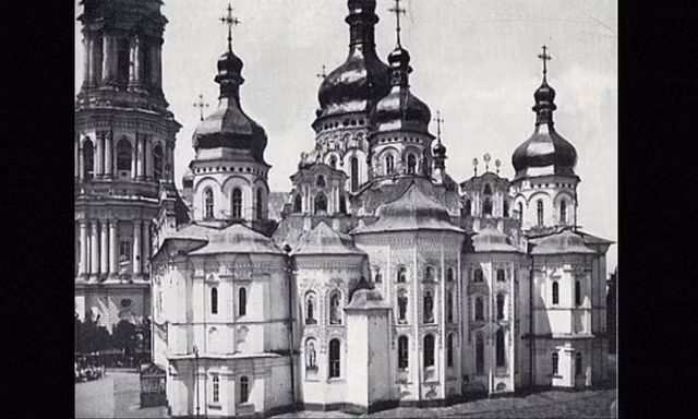 Loạt ảnh đau đớn về sự tàn phá khủng khiếp của chiến tranh - Hình 5 Loat anh dau don ve su tan pha khung khiep cua chien tranh-Hinh-5