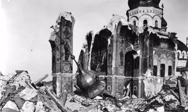 Loạt ảnh đau đớn về sự tàn phá khủng khiếp của chiến tranh - Hình 6 Loat anh dau don ve su tan pha khung khiep cua chien tranh-Hinh-6