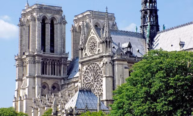 Nha tho Duc Ba Paris va bi mat chon giau tram nam