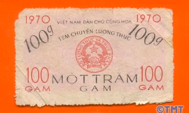 Nhung hinh anh quy ve thoi ky bao cap: Tem phieu, so luong thuc, xep hang cho mua bia-Hinh-4