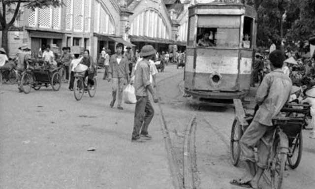 Những hình ảnh quý về thời kỳ bao cấp: Tem phiếu, sổ lương thực, xếp hàng chờ mua bia - Hình 12 Nhung hinh anh quy ve thoi ky bao cap: Tem phieu, so luong thuc, xep hang cho mua bia-Hinh-12