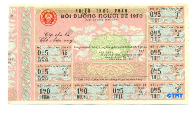 Những hình ảnh quý về thời kỳ bao cấp: Tem phiếu, sổ lương thực, xếp hàng chờ mua bia - Hình 6 Nhung hinh anh quy ve thoi ky bao cap: Tem phieu, so luong thuc, xep hang cho mua bia-Hinh-6