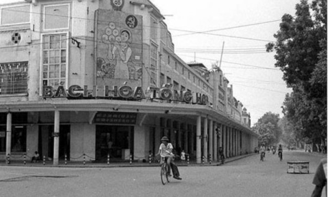 Những hình ảnh quý về thời kỳ bao cấp: Tem phiếu, sổ lương thực, xếp hàng chờ mua bia - Hình 10 Nhung hinh anh quy ve thoi ky bao cap: Tem phieu, so luong thuc, xep hang cho mua bia-Hinh-10