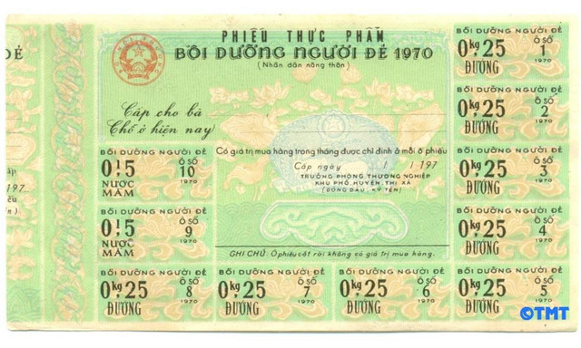 Những hình ảnh quý về thời kỳ bao cấp: Tem phiếu, sổ lương thực, xếp hàng chờ mua bia - Hình 7 Nhung hinh anh quy ve thoi ky bao cap: Tem phieu, so luong thuc, xep hang cho mua bia-Hinh-7