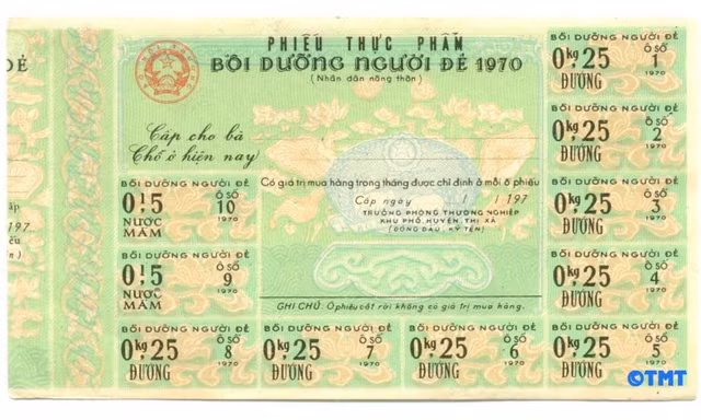 Nhung hinh anh quy ve thoi ky bao cap: Tem phieu, so luong thuc, xep hang cho mua bia-Hinh-7