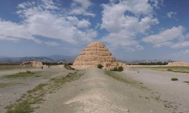 Bi an 'kim tu thap phuong Dong'-Hinh-5