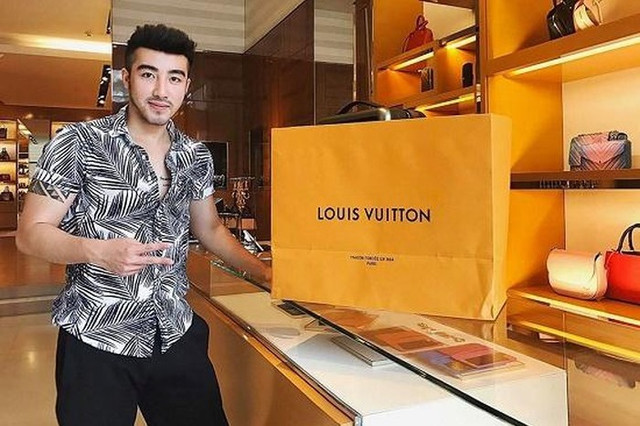 Làm sao Lục Triều Vỹ lừa được các đại gia máu mặt để chi 30.000 đô mua dâm? - Hình 2 Lam sao Luc Trieu Vy lua duoc cac dai gia mau mat de chi 30.000 do mua dam?-Hinh-2