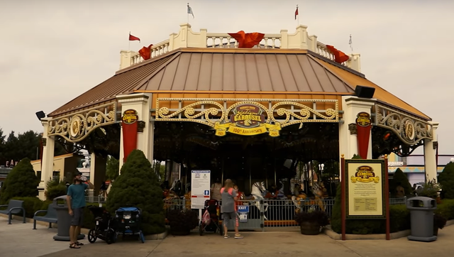 Lạnh gáy hồn ma cưỡi ngựa, đi lại vất vưởng trong công viên - Hình 2 Lanh gay hon ma cuoi ngua, di lai vat vuong trong cong vien-Hinh-2