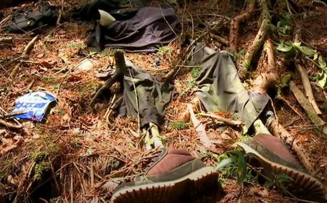 Lạnh gáy hồn ma cưỡi ngựa, đi lại vất vưởng trong công viên - Hình 12 Lanh gay hon ma cuoi ngua, di lai vat vuong trong cong vien-Hinh-12