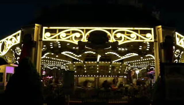 Lạnh gáy hồn ma cưỡi ngựa, đi lại vất vưởng trong công viên Lanh gay hon ma cuoi ngua, di lai vat vuong trong cong vien