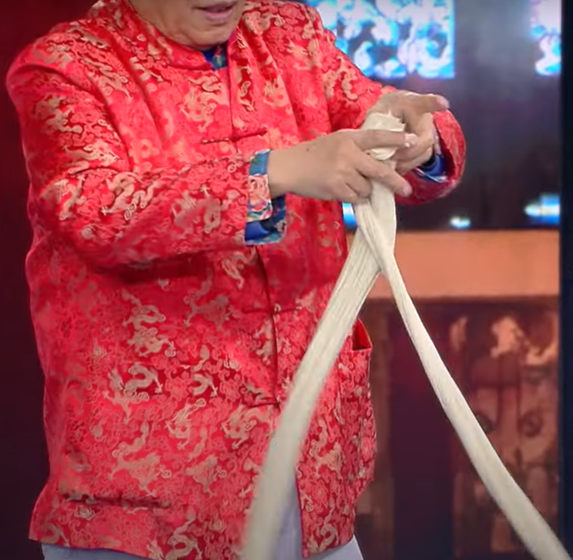 Sợi mì mỏng tới 0,18 mm lập Kỷ lục Guinness thế giới - Hình 3 Soi mi mong toi 0,18 mm lap Ky luc Guinness the gioi-Hinh-3