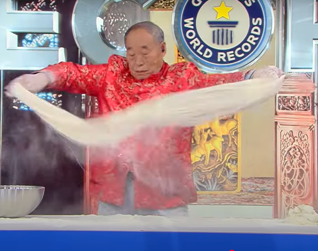 Sợi mì mỏng tới 0,18 mm lập Kỷ lục Guinness thế giới - Hình 4 Soi mi mong toi 0,18 mm lap Ky luc Guinness the gioi-Hinh-4