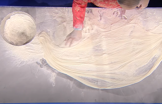 Sợi mì mỏng tới 0,18 mm lập Kỷ lục Guinness thế giới - Hình 5 Soi mi mong toi 0,18 mm lap Ky luc Guinness the gioi-Hinh-5