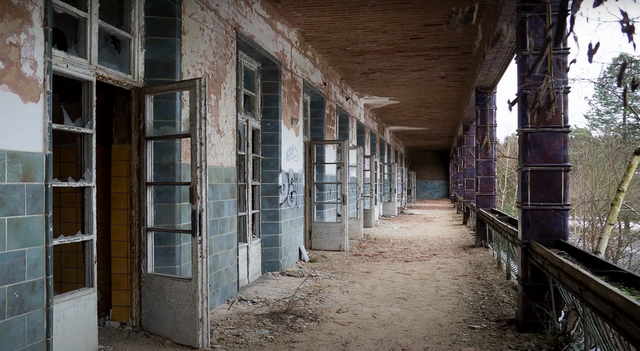 Ớn lạnh những bệnh viện bỏ hoang chẳng ai dám đến - Hình 2 On lanh nhung benh vien bo hoang chang ai dam den-Hinh-2