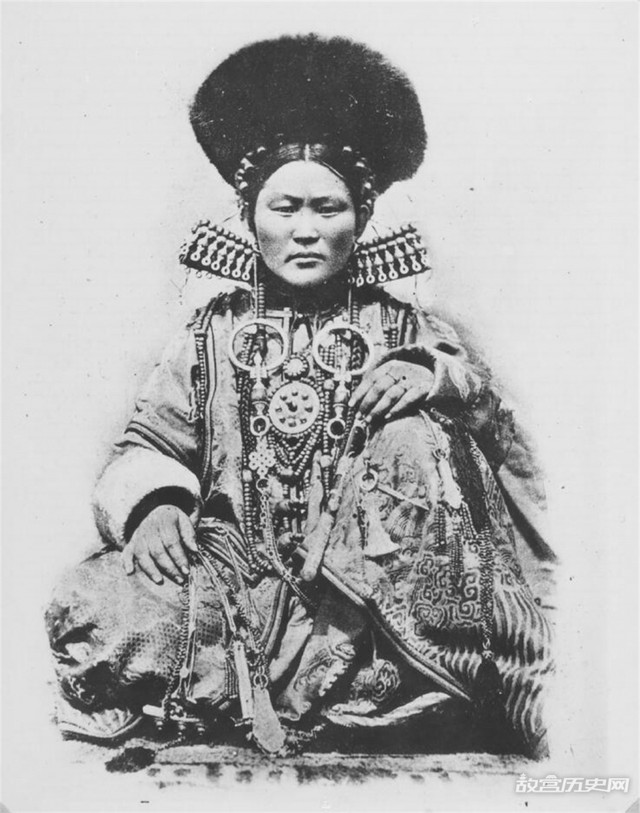 Chân dung thật về phi tần nhà Thanh qua ống kính Tây Chan dung that ve phi tan nha Thanh qua ong kinh Tay