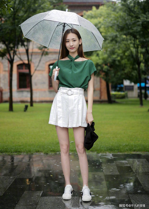 Giày hot trend hè 2022 cực tôn dáng Giay hot trend he 2022 cuc ton dang