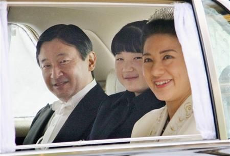 Vẻ đẹp không tuổi của tân Hoàng hậu Nhật Bản bên người chồng tận tâm - Hình 9 Ve dep khong tuoi cua tan Hoang hau Nhat Ban ben nguoi chong tan tam-Hinh-9