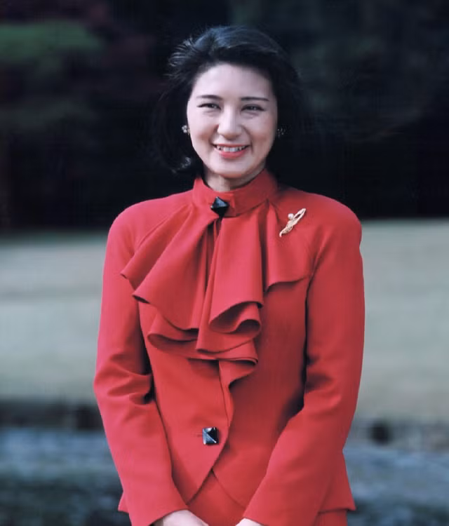 Ve dep khong tuoi cua tan Hoang hau Nhat Ban ben nguoi chong tan tam-Hinh-5