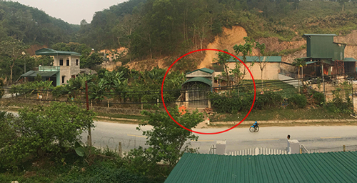 Các nghi phạm thực nghiệm hiện trường cảnh hiếp dâm rồi giết nữ sinh giao gà ở Điện Biên - Hình 10 Cac nghi pham thuc nghiem hien truong canh hiep dam roi giet nu sinh giao ga o Dien Bien-Hinh-10