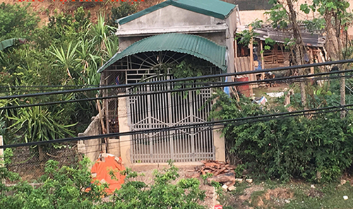 Các nghi phạm thực nghiệm hiện trường cảnh hiếp dâm rồi giết nữ sinh giao gà ở Điện Biên - Hình 11 Cac nghi pham thuc nghiem hien truong canh hiep dam roi giet nu sinh giao ga o Dien Bien-Hinh-11