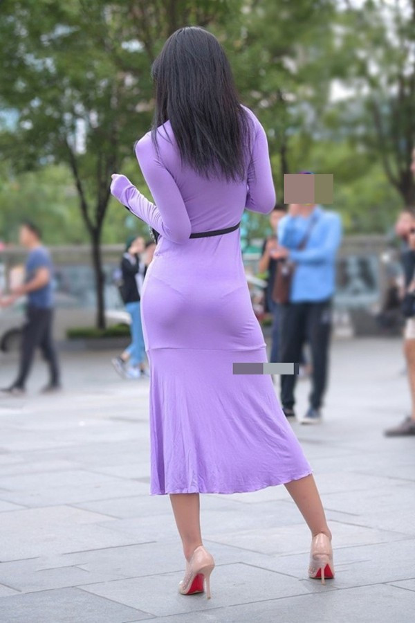 Những chiếc váy bodycon khiến chị em hớ hênh vì lộ nội y - Hình 5 Nhung chiec vay bodycon khien chi em ho henh vi lo noi y-Hinh-5