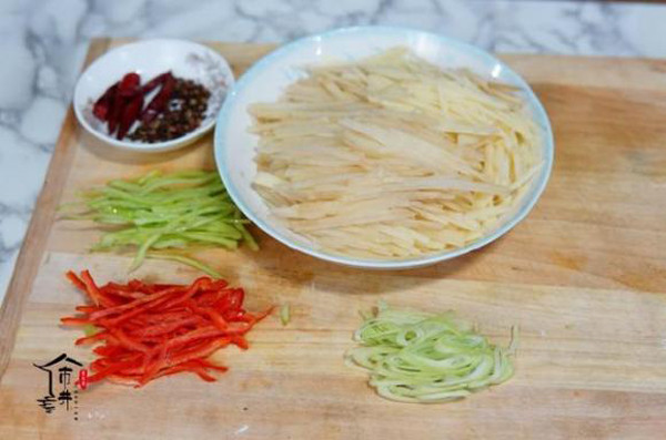 Mach nho chi em lam mon khoai tay bao soi chua cay chuan vi-Hinh-4