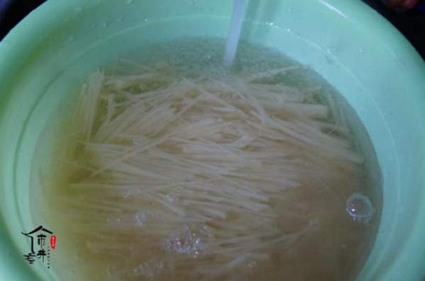 Mach nho chi em lam mon khoai tay bao soi chua cay chuan vi-Hinh-6