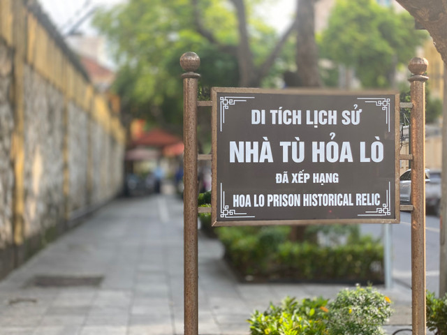 Tận mục di tích lịch sử Nhà tù Hỏa Lò đang "cháy vé" đến hết tháng 9 Tan muc di tich lich su Nha tu Hoa Lo dang
