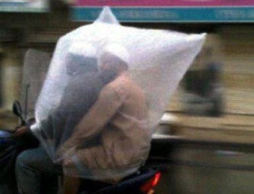 Những khoảnh khắc hài hước độc nhất vô nhị trong ngày mưa Nhung khoanh khac hai huoc doc nhat vo nhi trong ngay mua