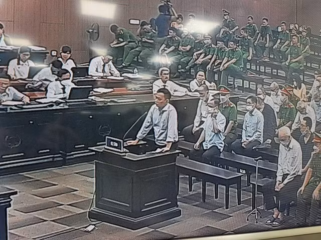 Vu an thau tom 'dat vang' o Binh Duong: Con re cua cuu Chu tich Tong Cong ty 3/2 khai gi?